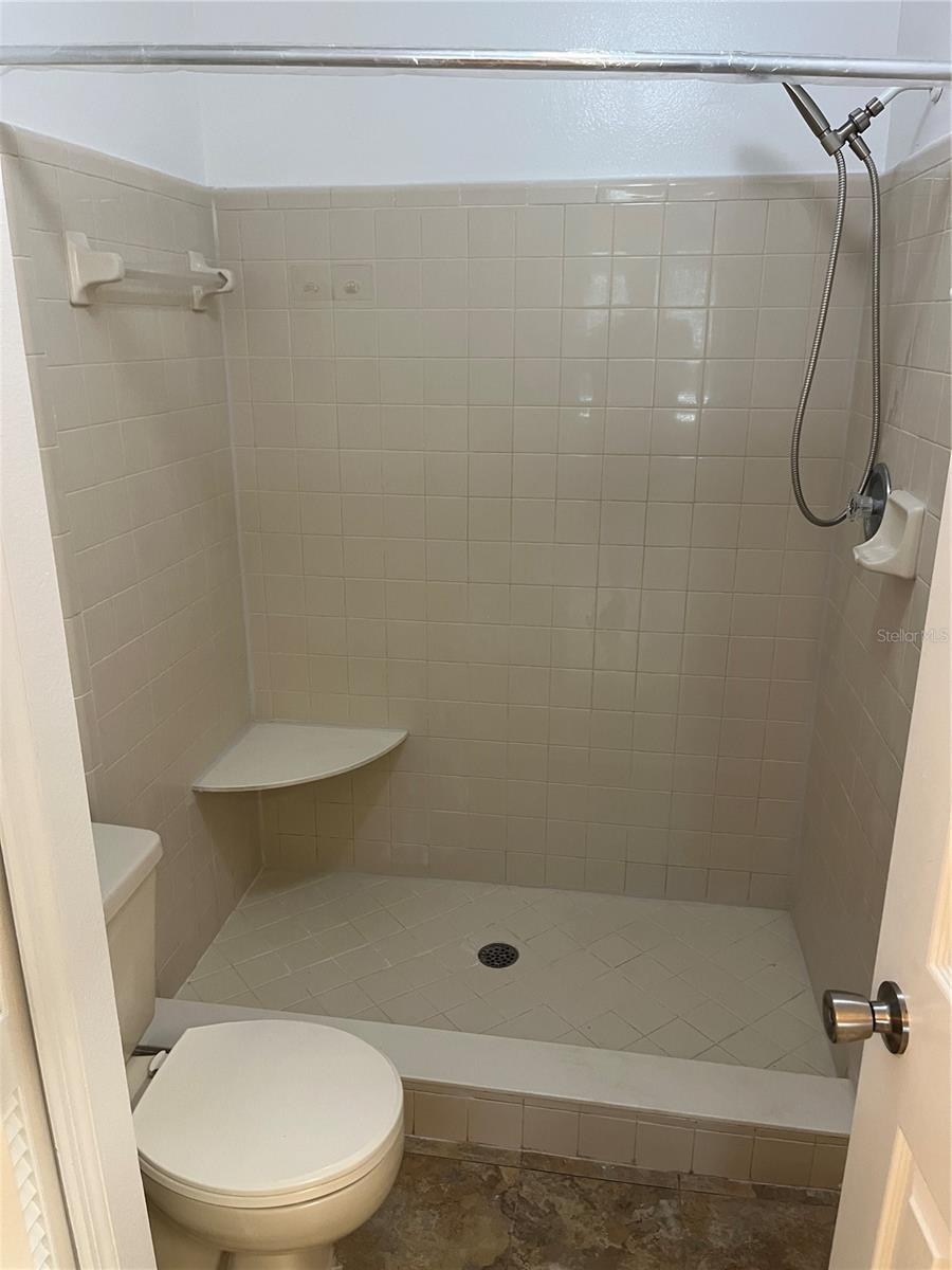 Image 10 of 16 For 9520 Darien Avenue 9520