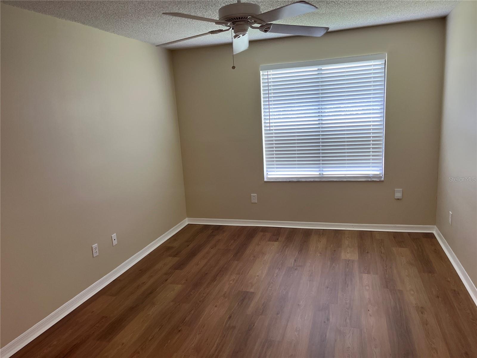 Image 15 of 16 For 9520 Darien Avenue 9520