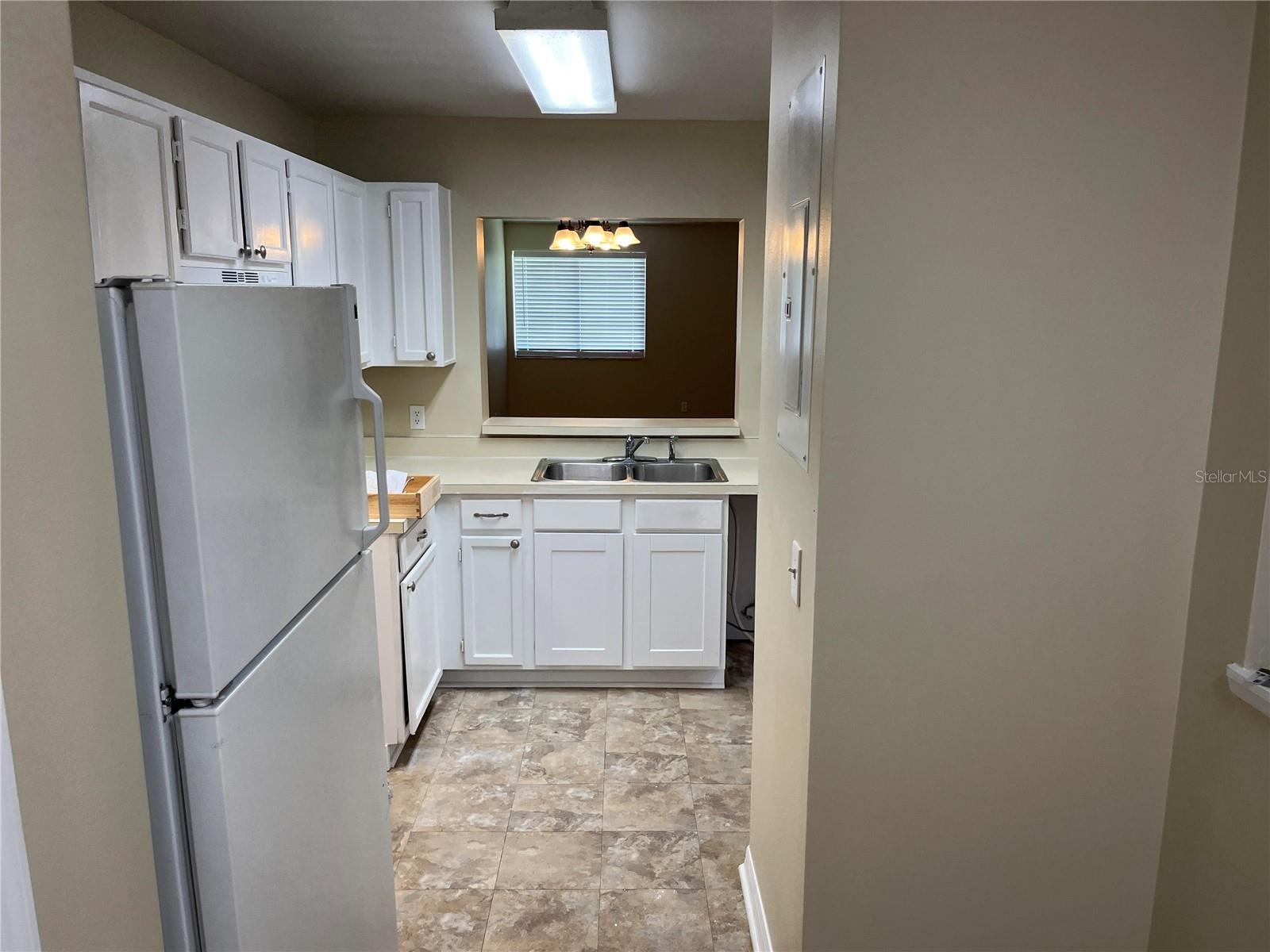 Image 6 of 16 For 9520 Darien Avenue 9520