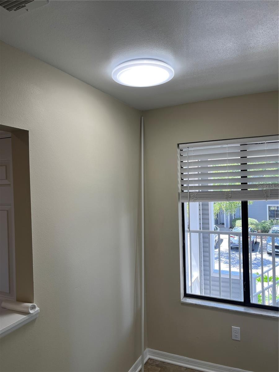 Image 7 of 16 For 9520 Darien Avenue 9520