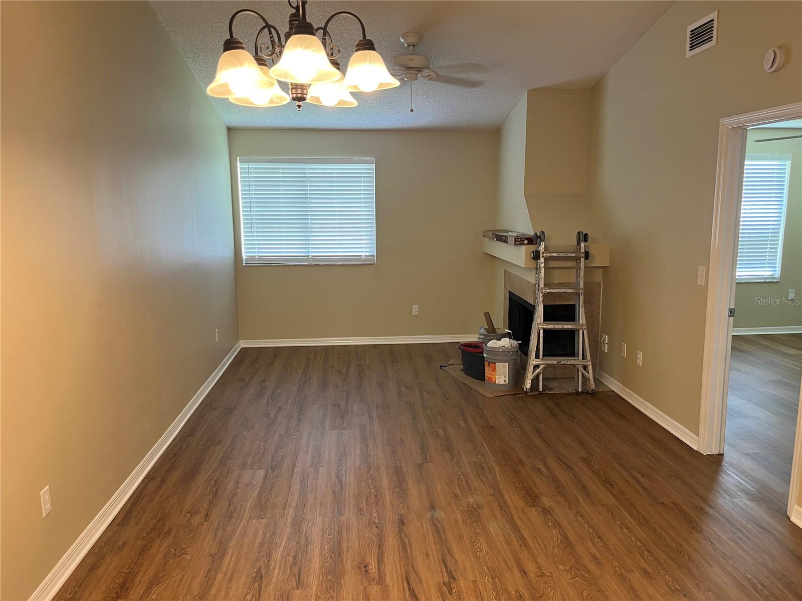 Image 9 of 16 For 9520 Darien Avenue 9520