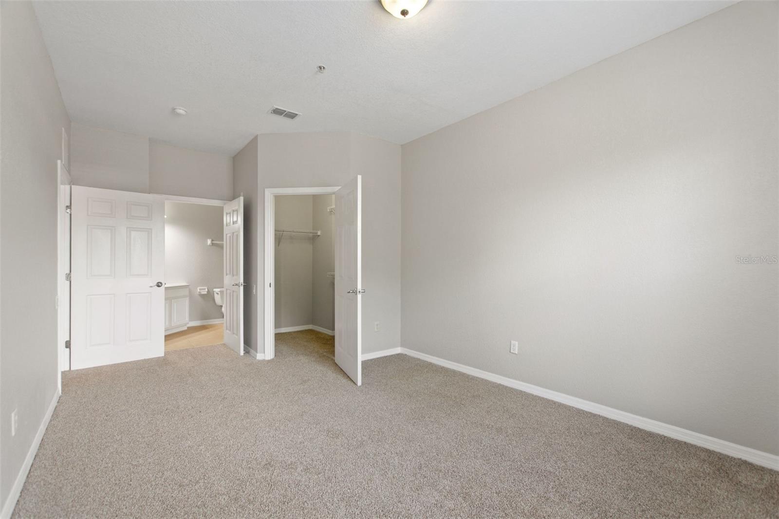 Image 21 of 41 For 1351 Venezia Court 101