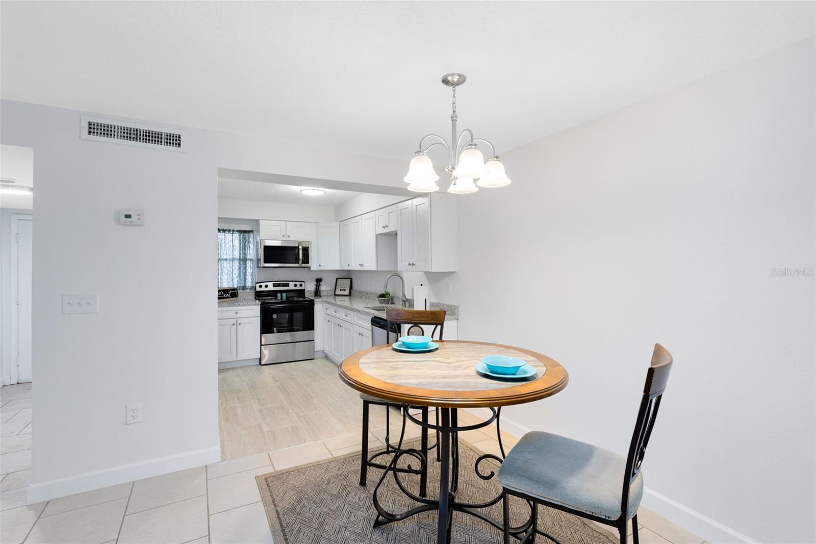 Image 10 of 30 For 1806 Amberly Avenue F46
