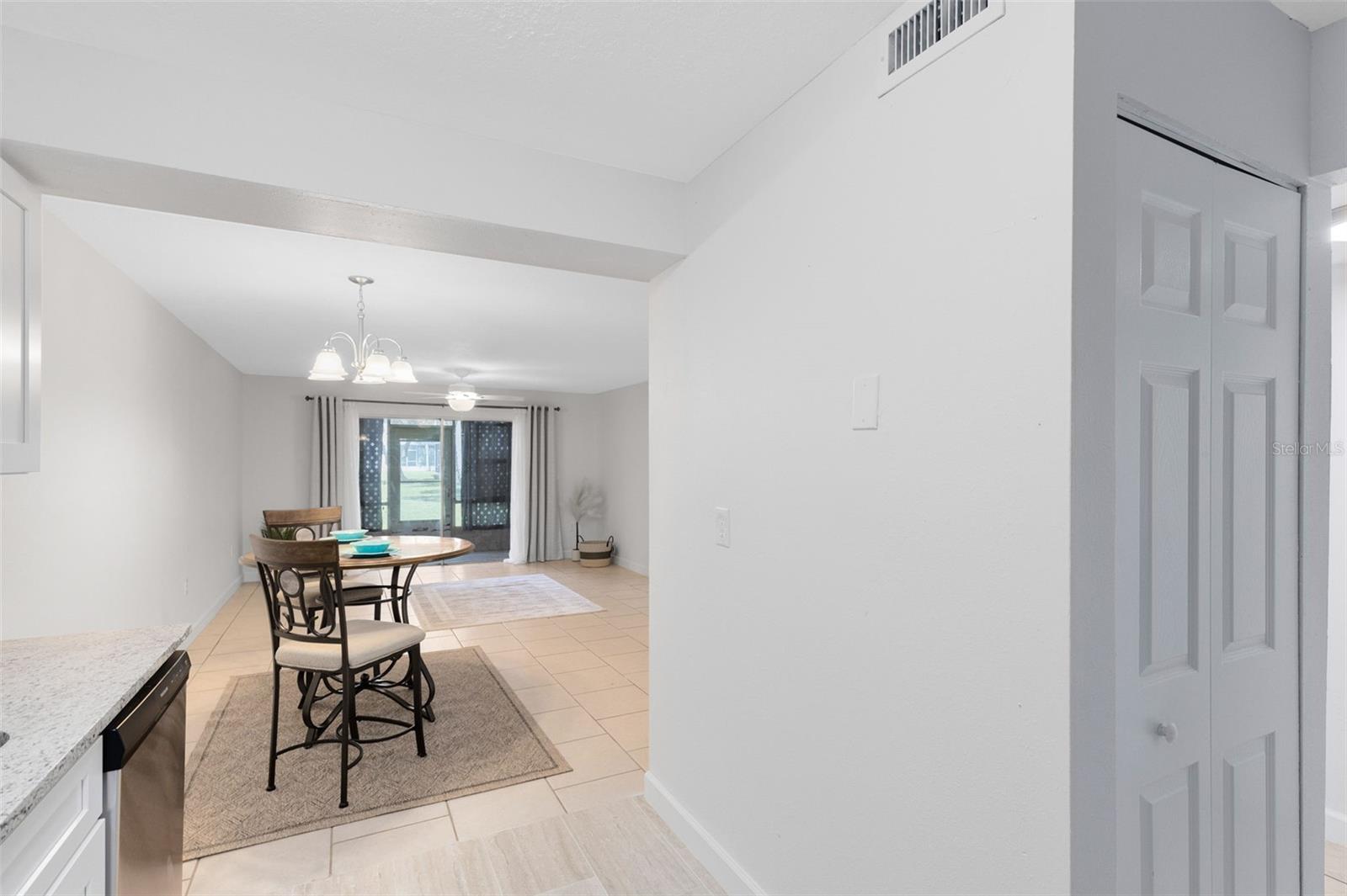 Image 11 of 30 For 1806 Amberly Avenue F46
