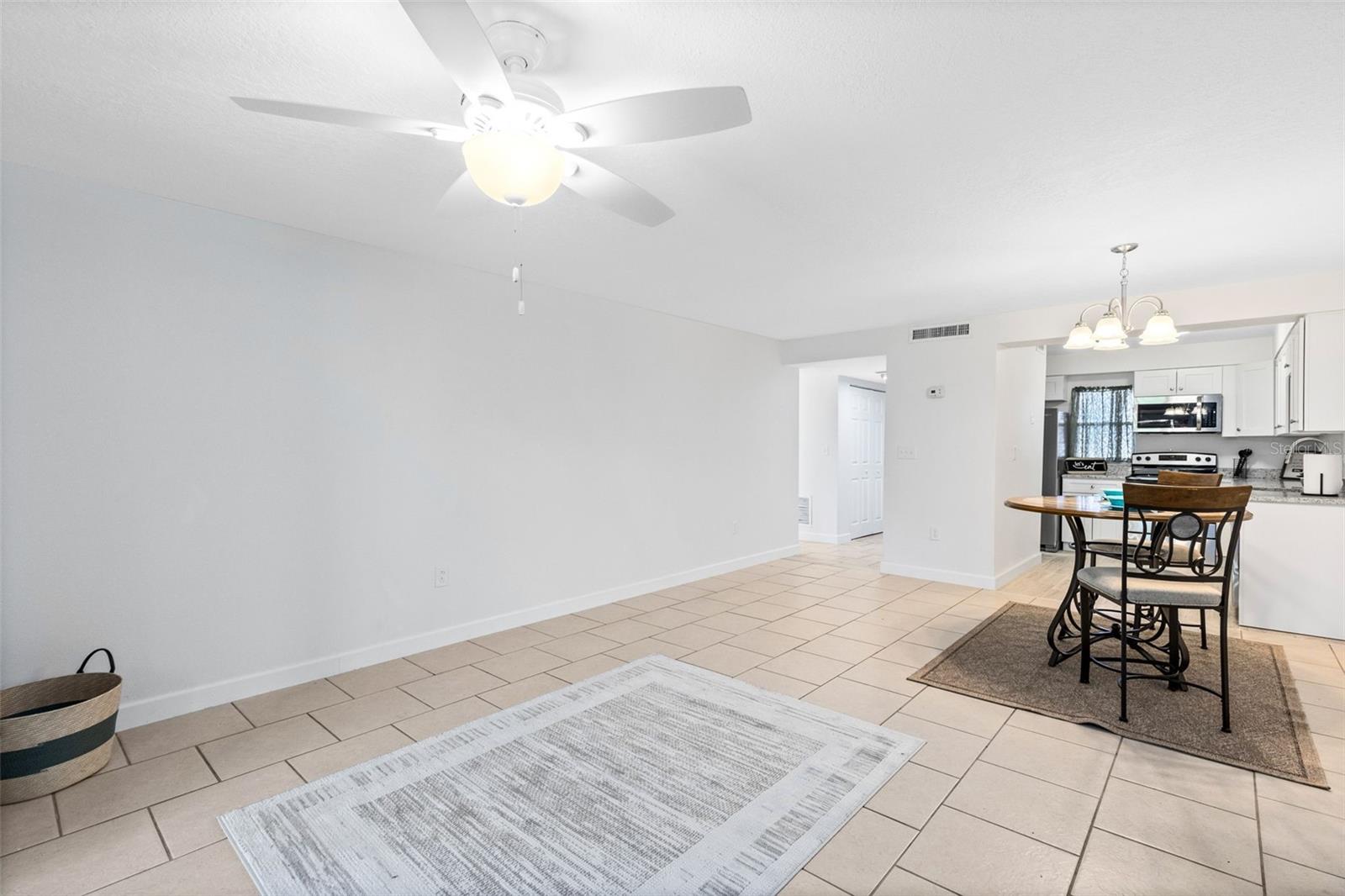 Image 17 of 30 For 1806 Amberly Avenue F46
