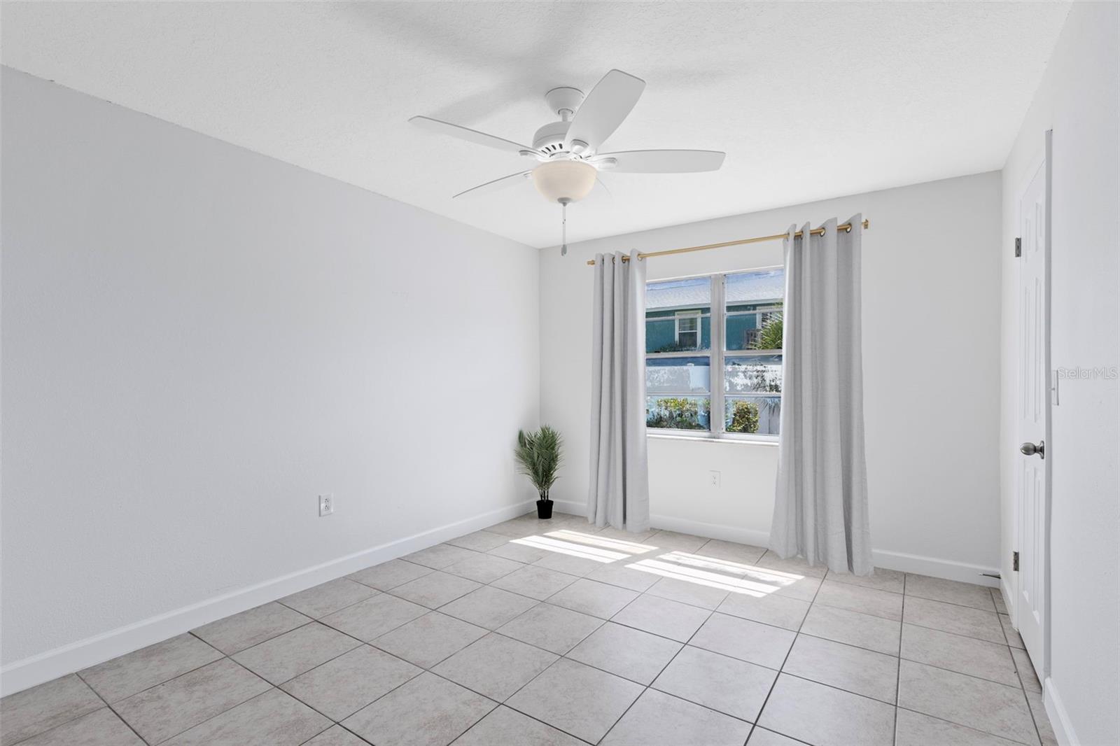 Image 21 of 30 For 1806 Amberly Avenue F46