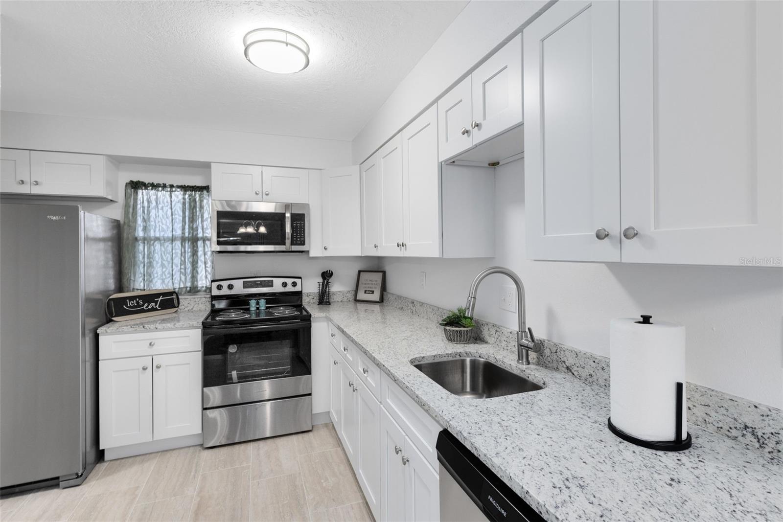 Image 7 of 30 For 1806 Amberly Avenue F46