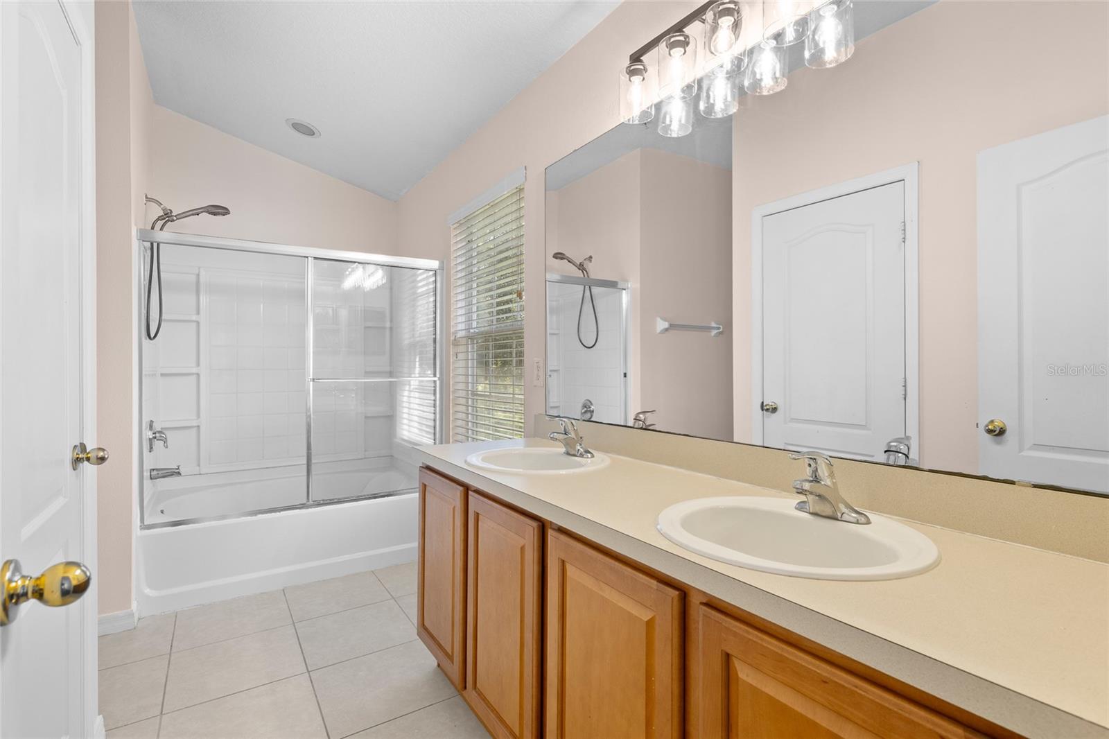 Image 20 of 38 For 454 Ashley Brooke Court C