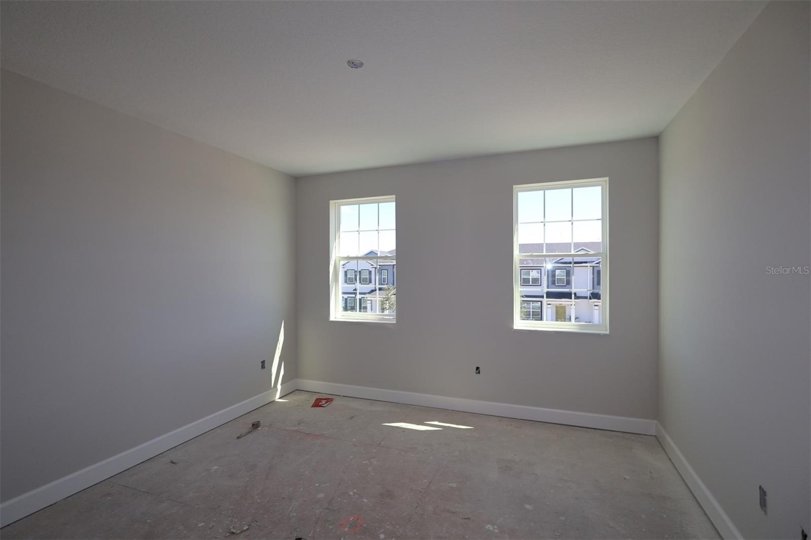 Listing photo id 16 for 866 Creeping Fig Street