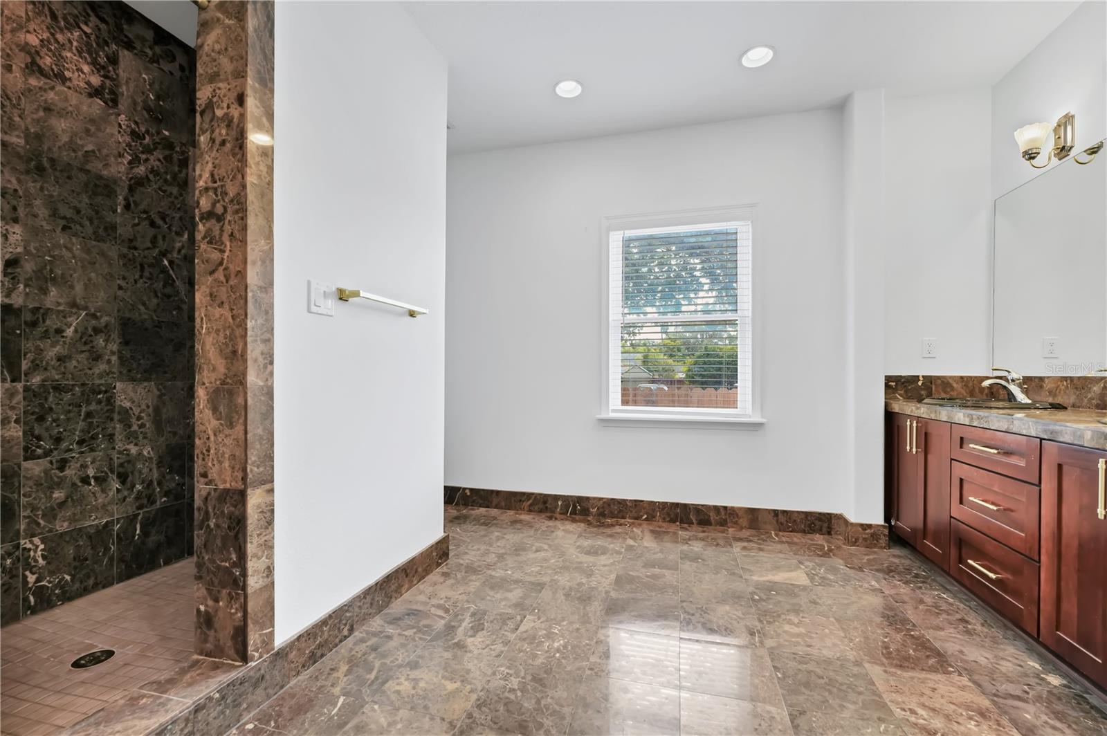 Image 16 of 46 For 19 Princeton Street