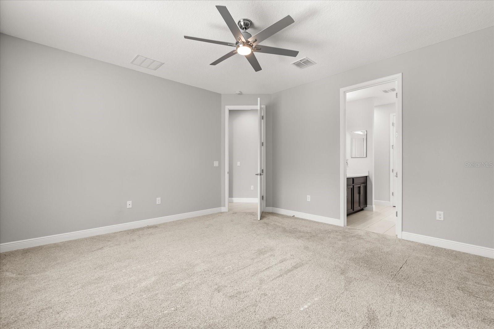 Image 16 of 39 For 246 Oakmont Reserve Circle