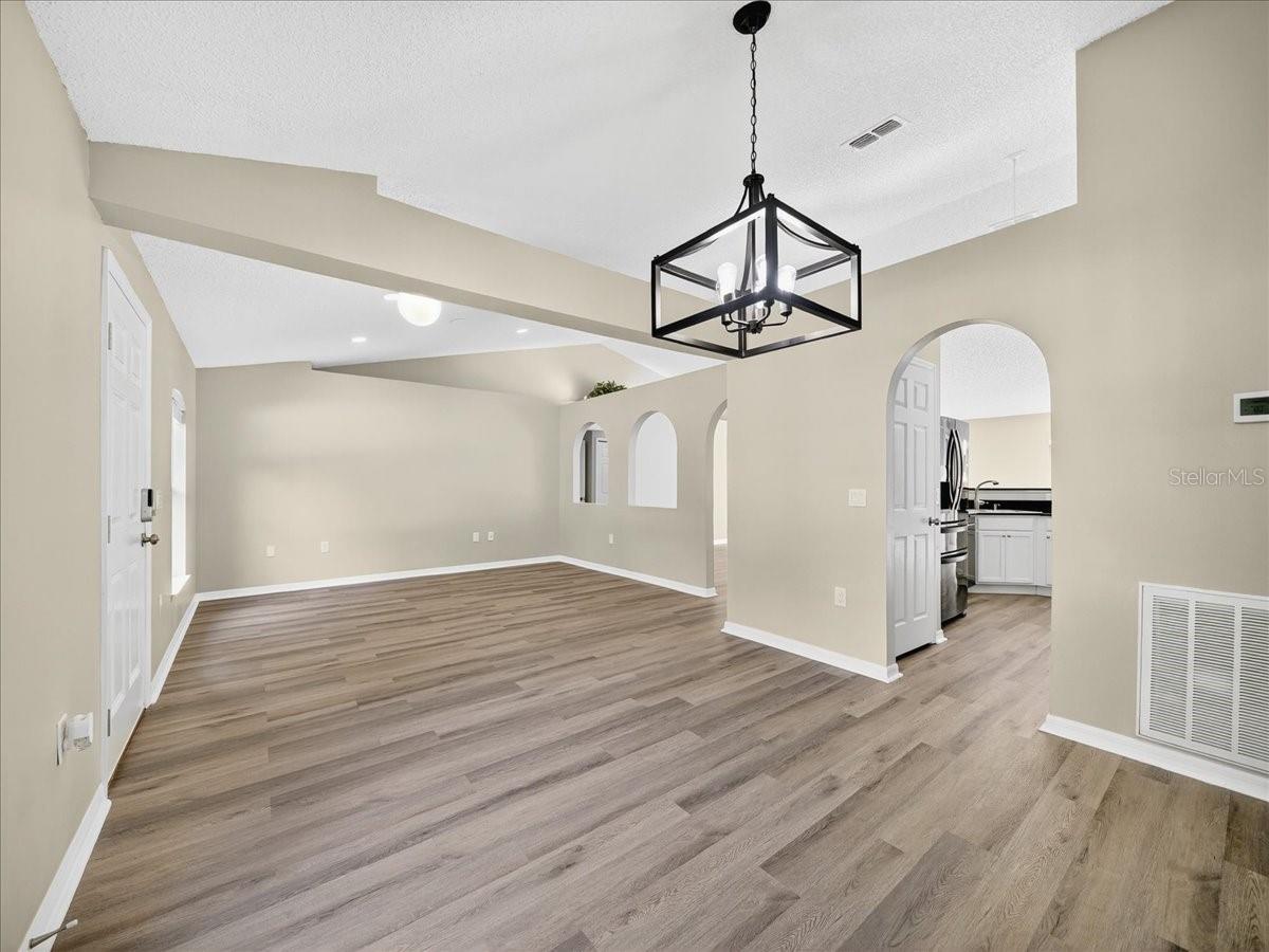 Image 16 of 34 For 565 White Cap Court Nw