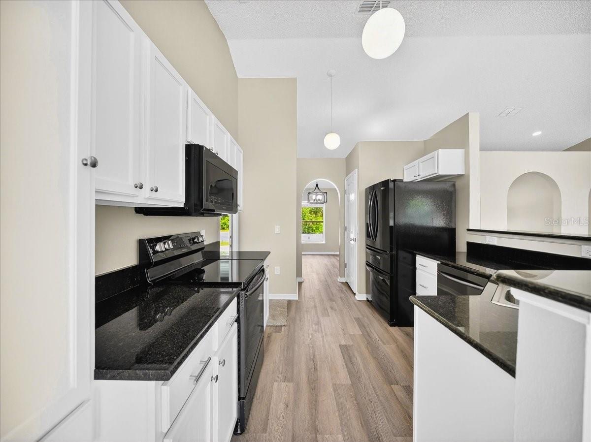 Image 20 of 34 For 565 White Cap Court Nw