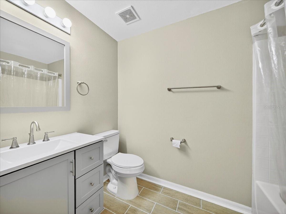 Image 24 of 34 For 565 White Cap Court Nw