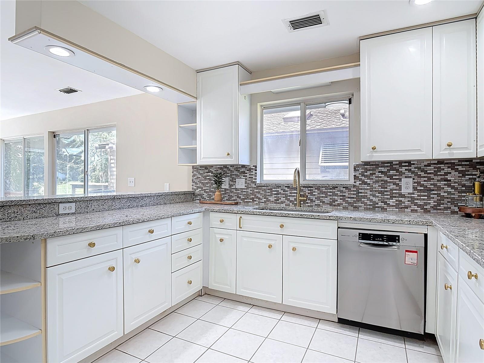 Image 18 of 52 For 289 Gull Drive S