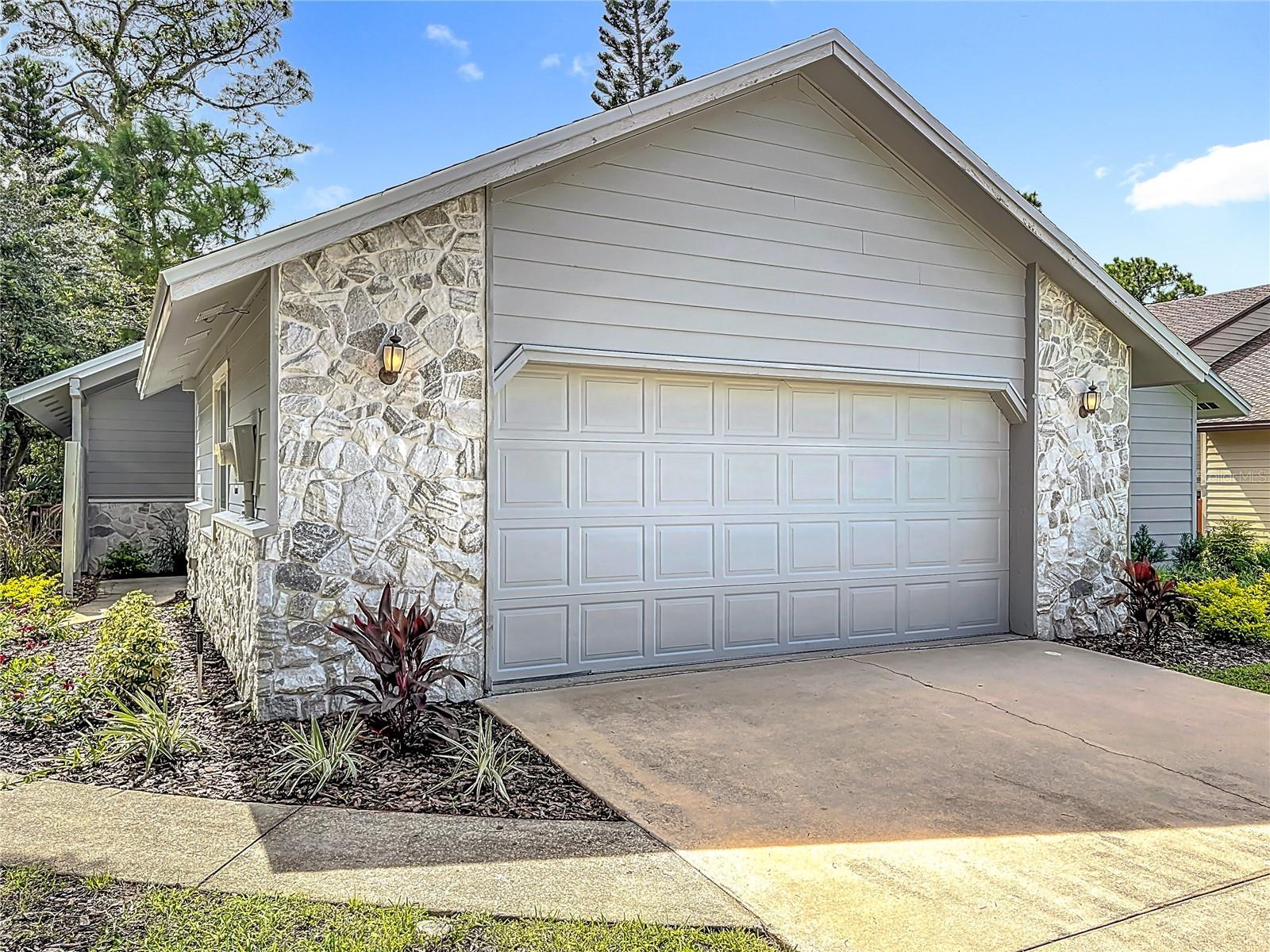 Image 2 of 52 For 289 Gull Drive S