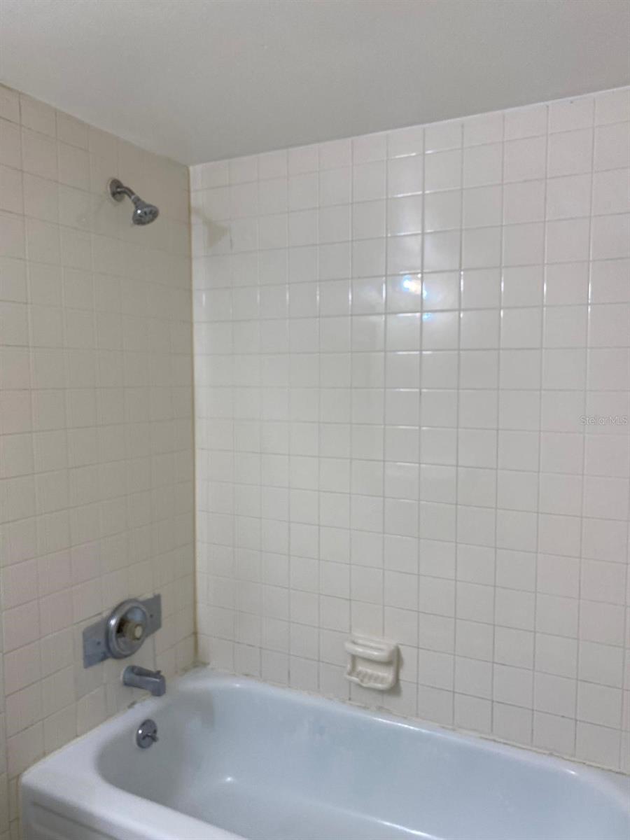 Image 15 of 17 For 906 Lake Destiny Road F