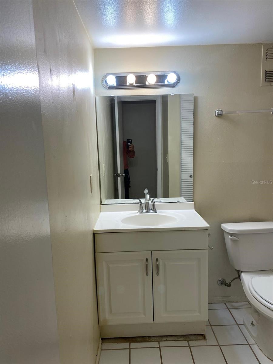 Image 16 of 17 For 906 Lake Destiny Road F