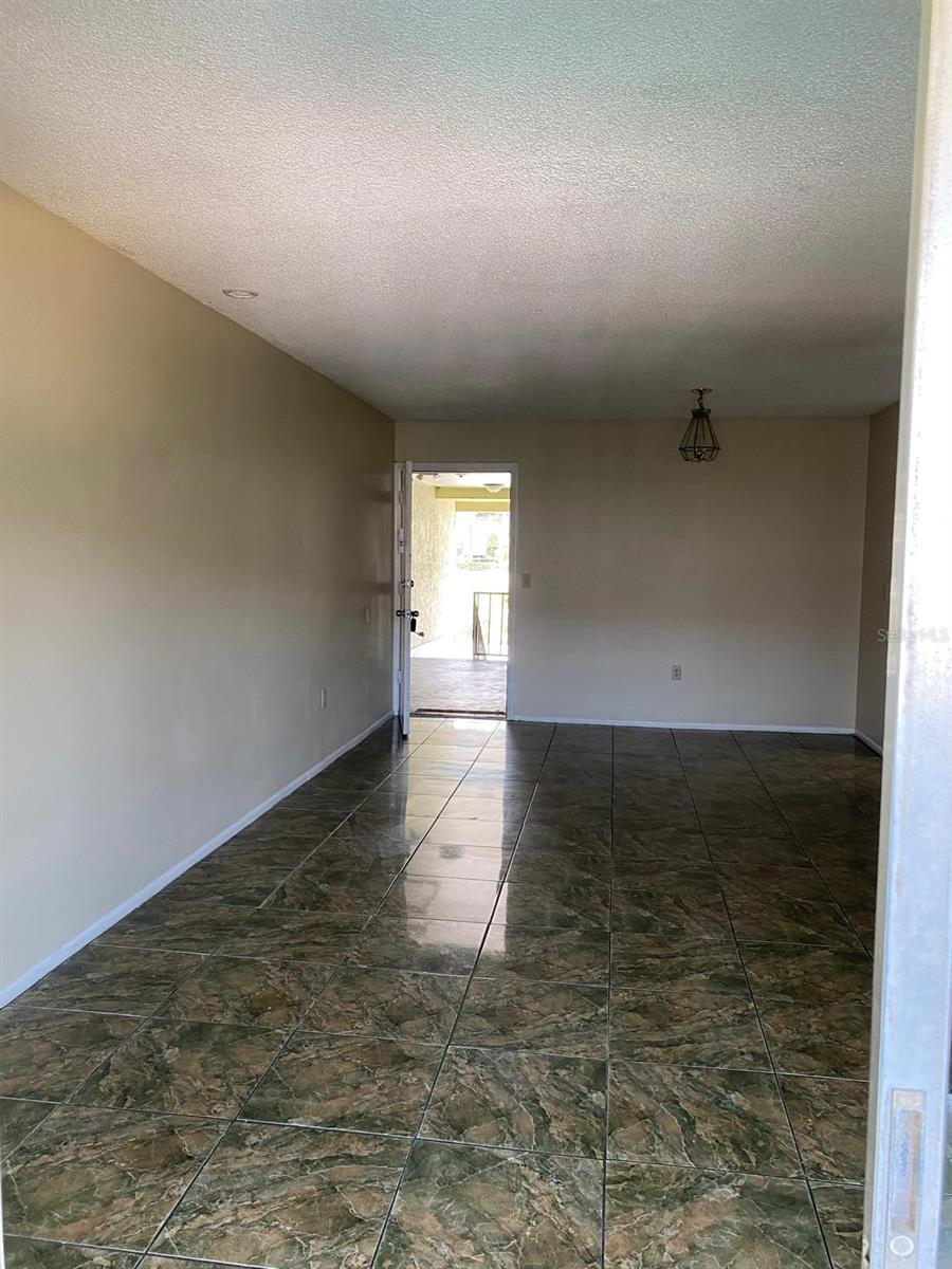 Image 4 of 17 For 906 Lake Destiny Road F