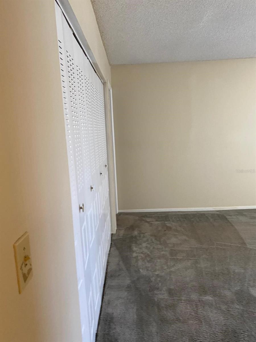 Image 9 of 17 For 906 Lake Destiny Road F