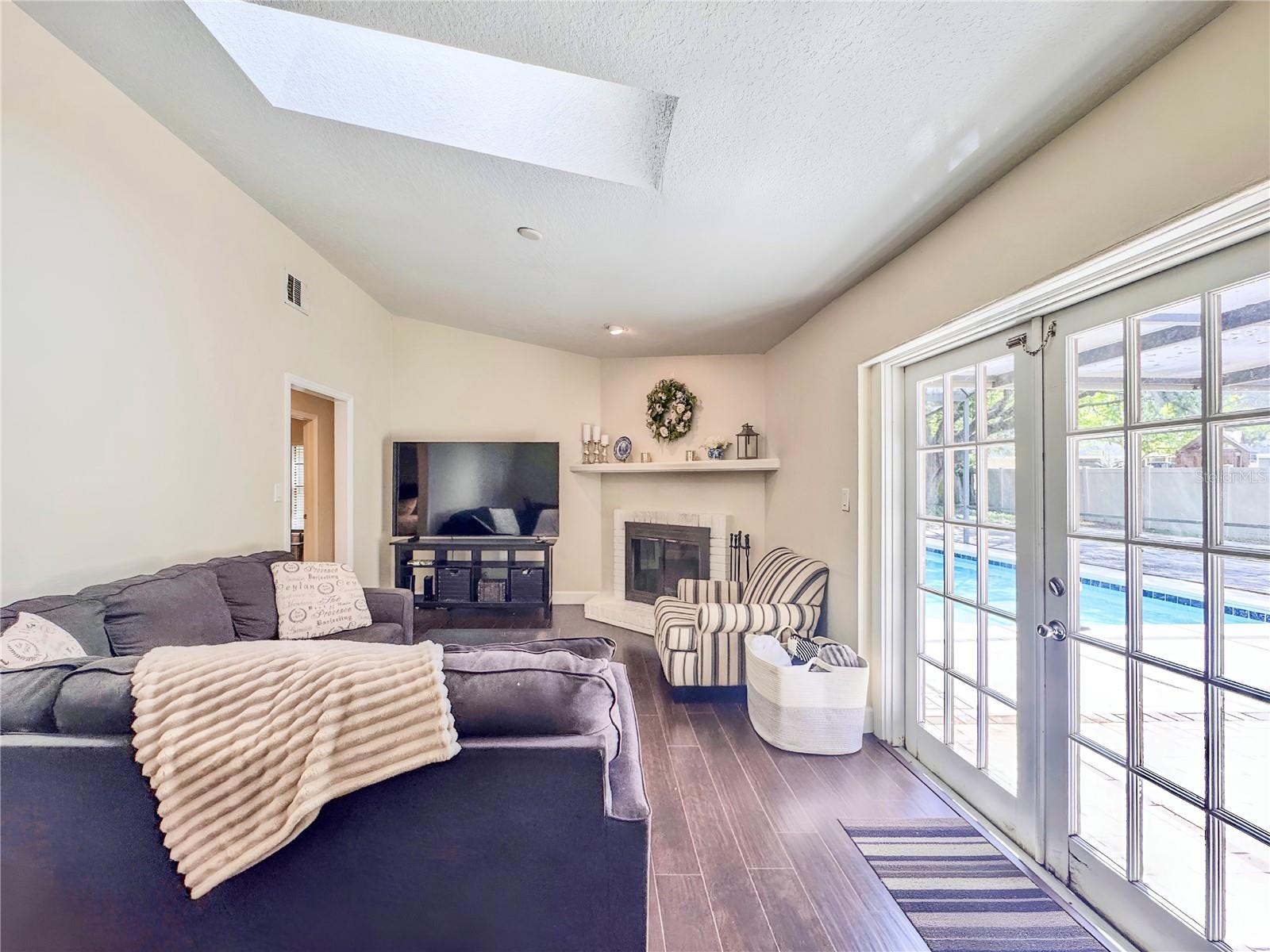 Image 14 of 53 For 2507 Creekview Circle