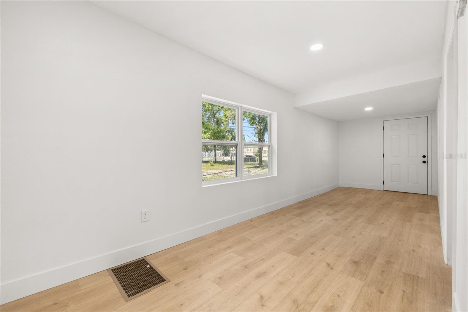 Image 17 of 38 For 145 Strain Boulevard