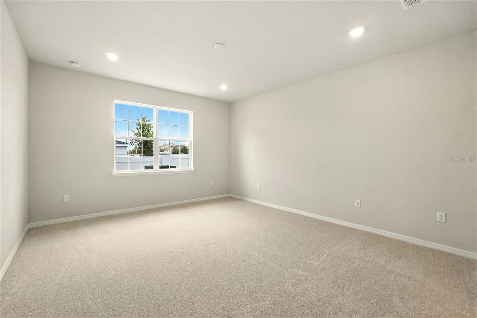 Image 14 of 29 For 276 Summer Pine Street