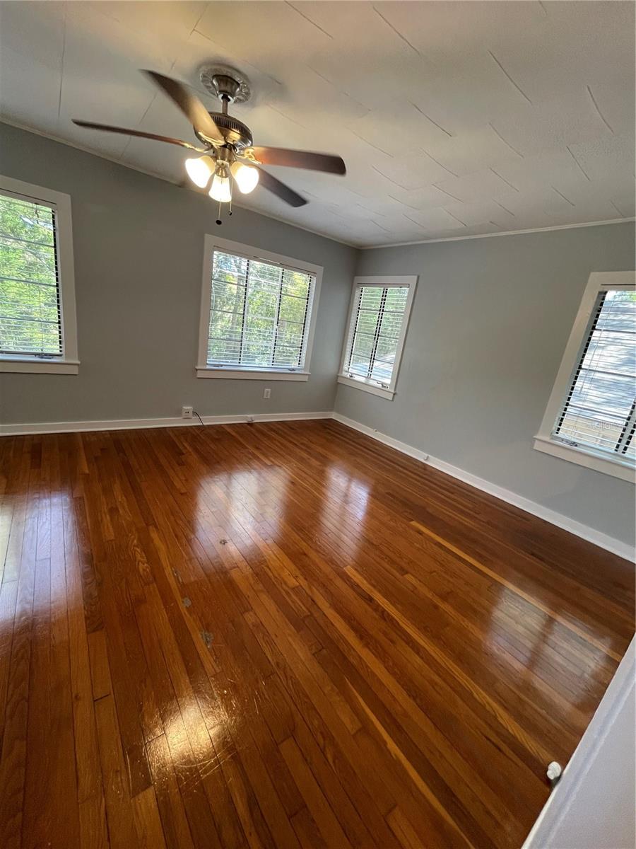 Image 10 of 12 For 516 Cathcart Avenue 1-2 Or B