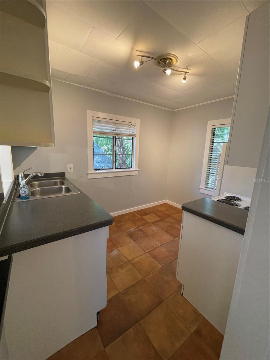 Image 7 of 12 For 516 Cathcart Avenue 1-2 Or B