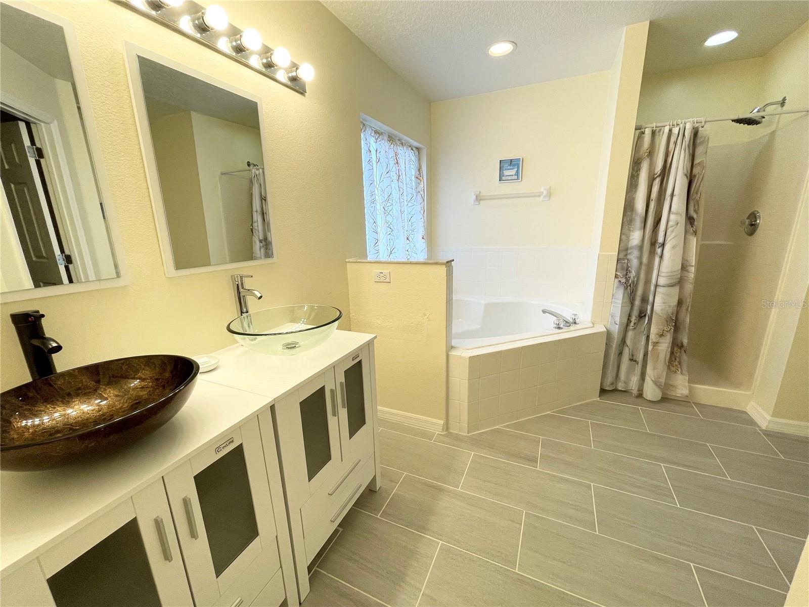 Image 16 of 41 For 1037 Lake Berkley Drive