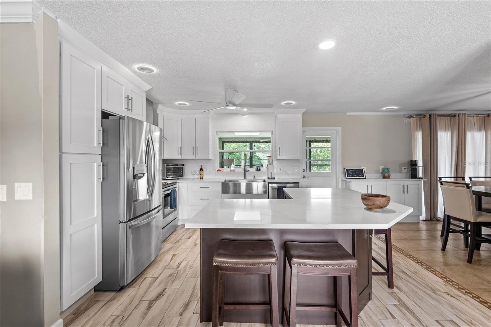 Listing photo id 17 for 605 Spring Oaks Boulevard