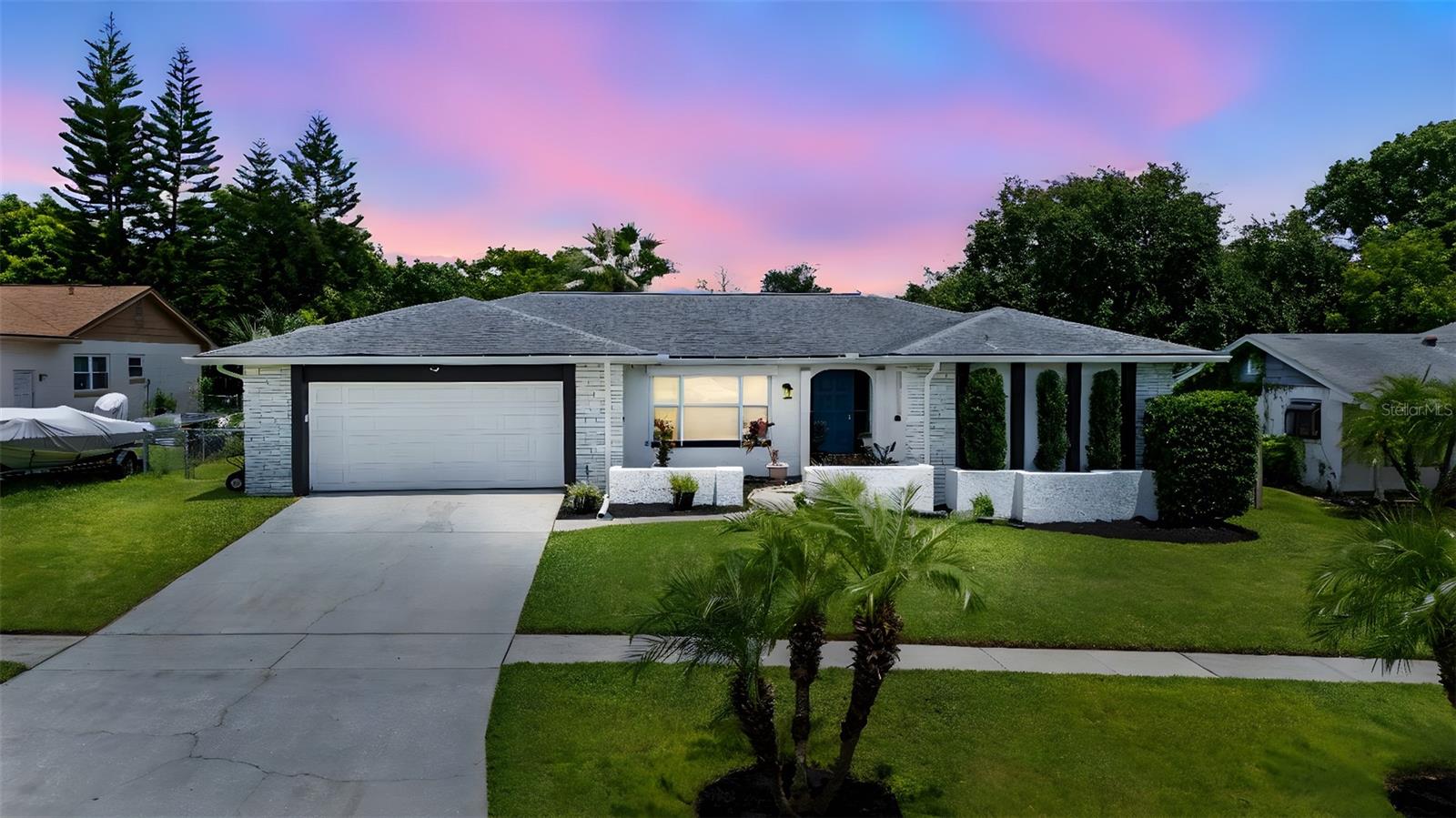 Listing photo id 0 for 605 Spring Oaks Boulevard