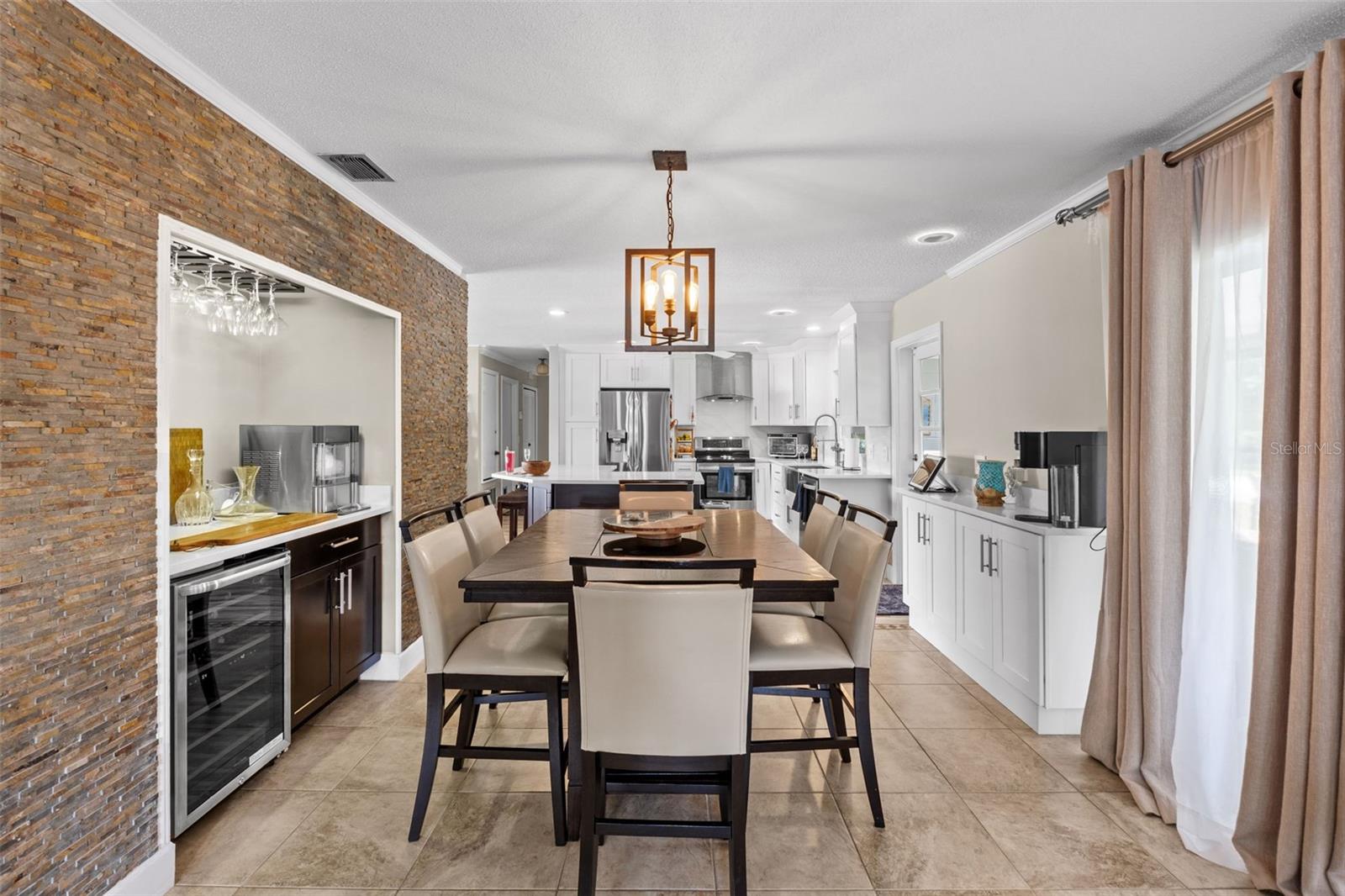 Listing photo id 21 for 605 Spring Oaks Boulevard