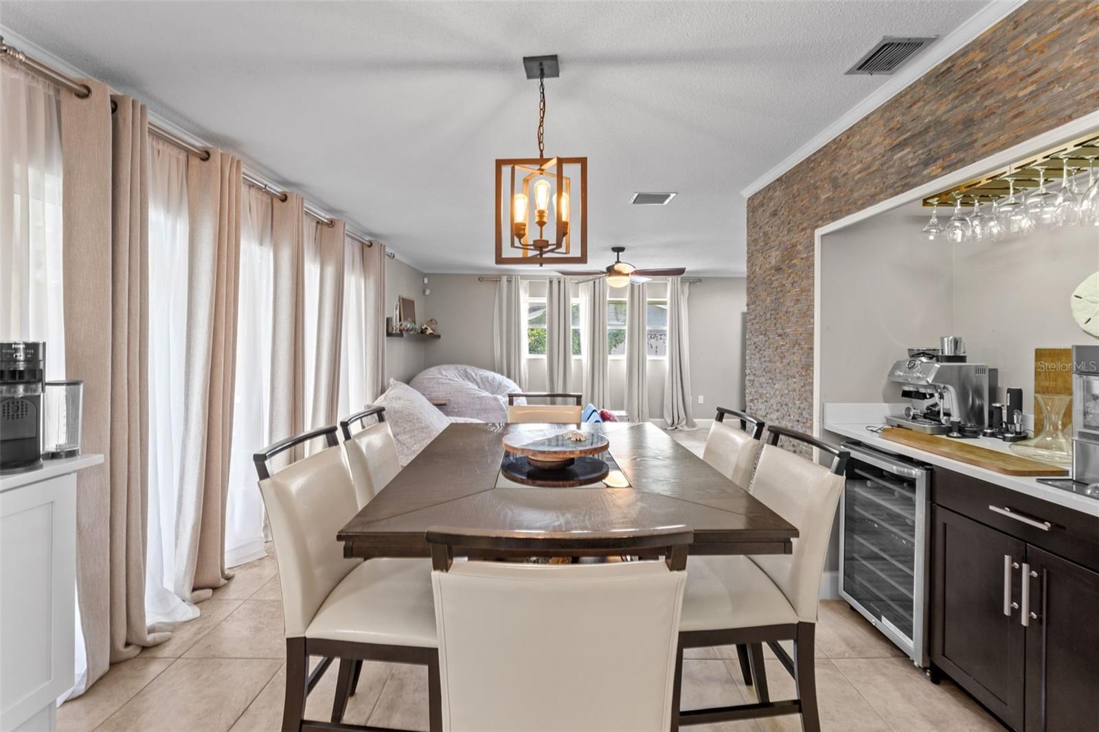 Listing photo id 25 for 605 Spring Oaks Boulevard