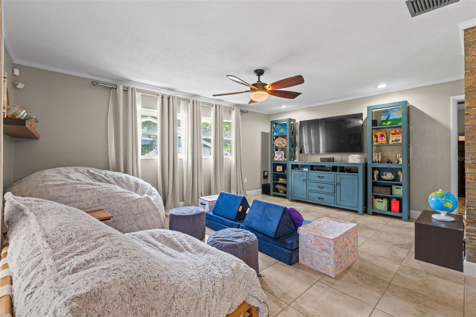Listing photo id 28 for 605 Spring Oaks Boulevard