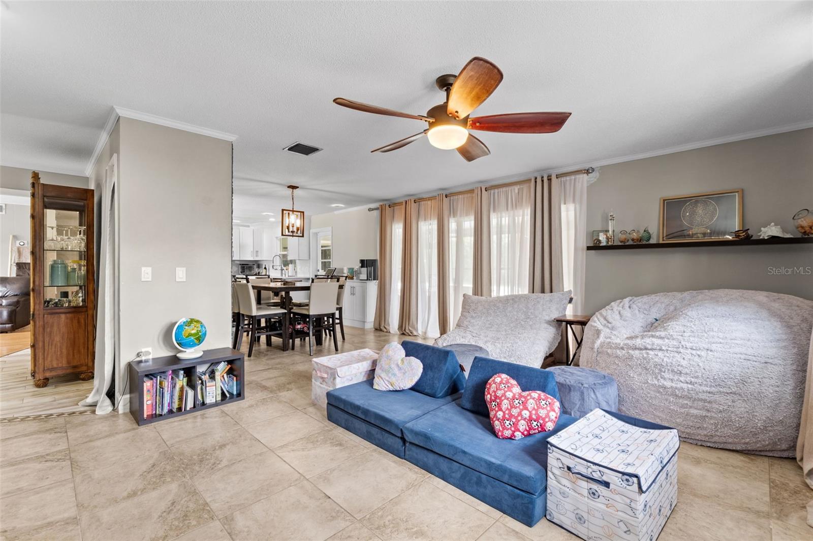 Listing photo id 30 for 605 Spring Oaks Boulevard