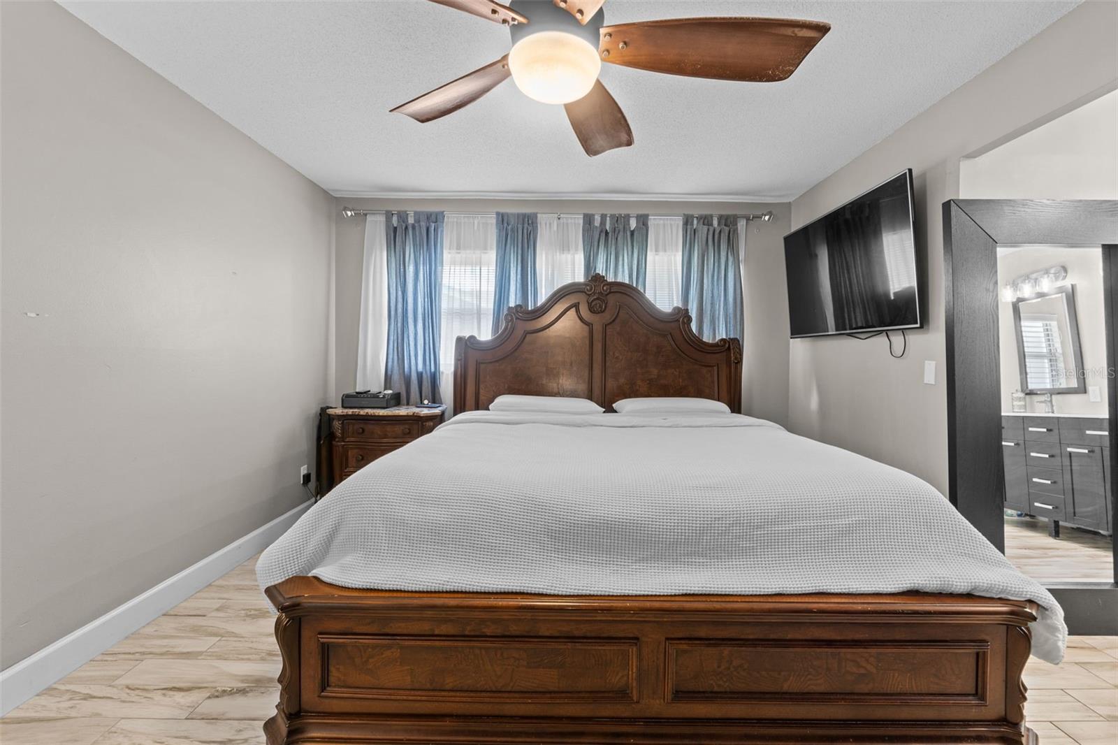 Listing photo id 32 for 605 Spring Oaks Boulevard