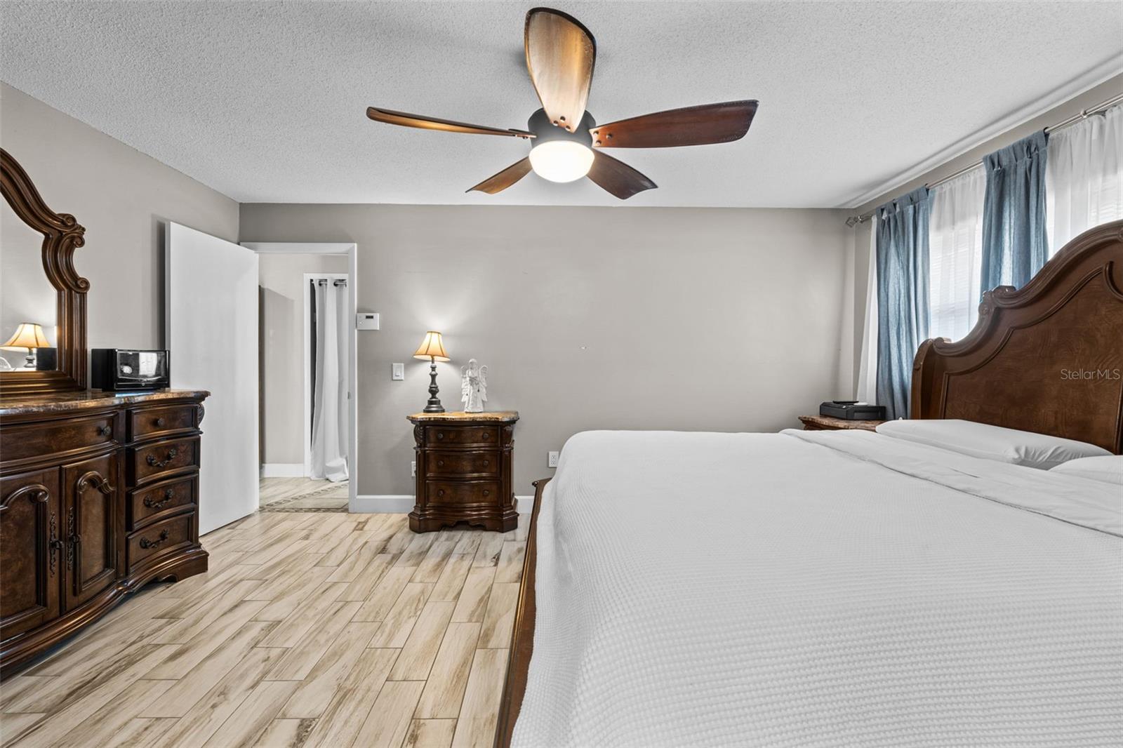 Listing photo id 34 for 605 Spring Oaks Boulevard