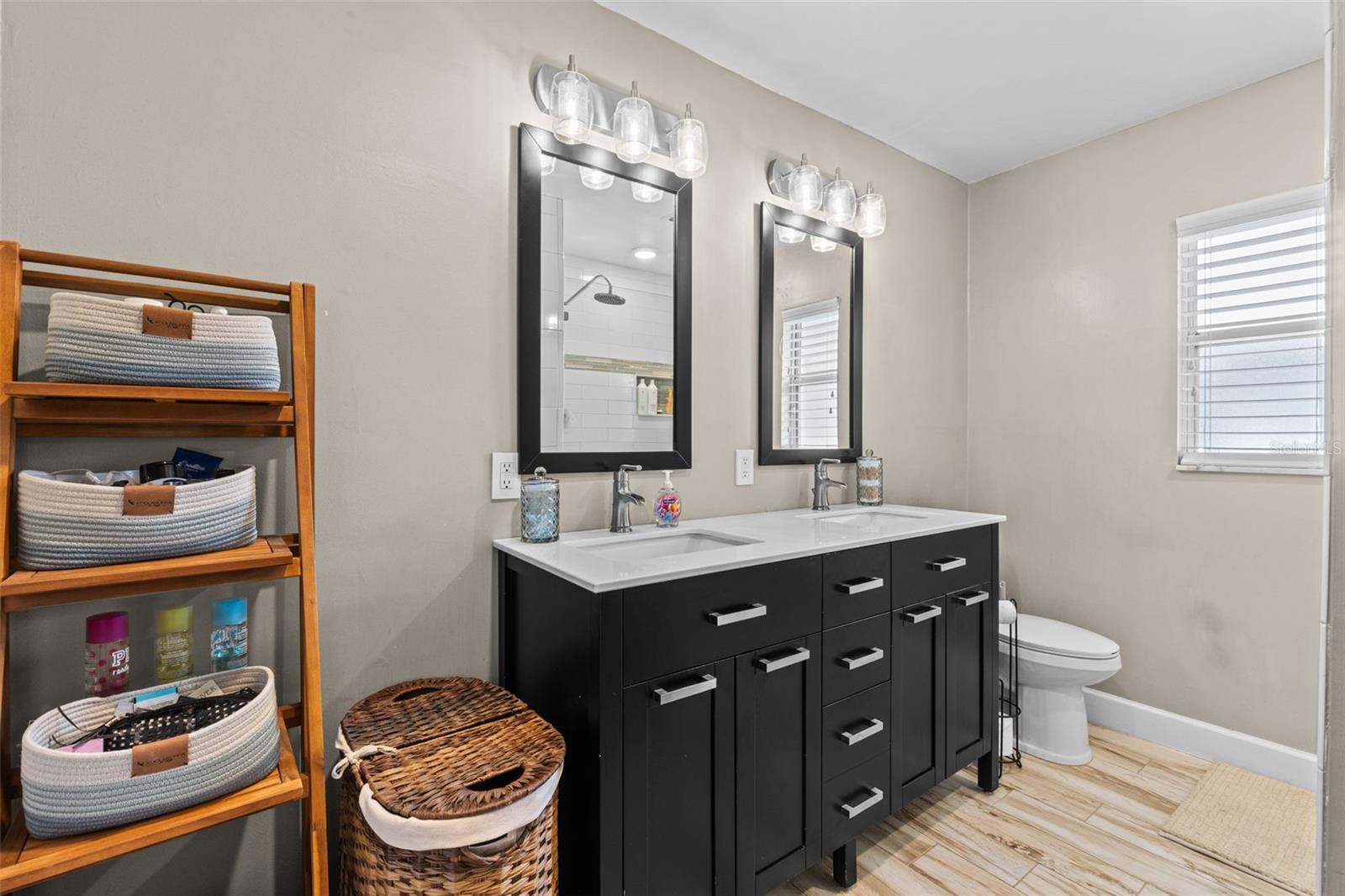 Listing photo id 35 for 605 Spring Oaks Boulevard