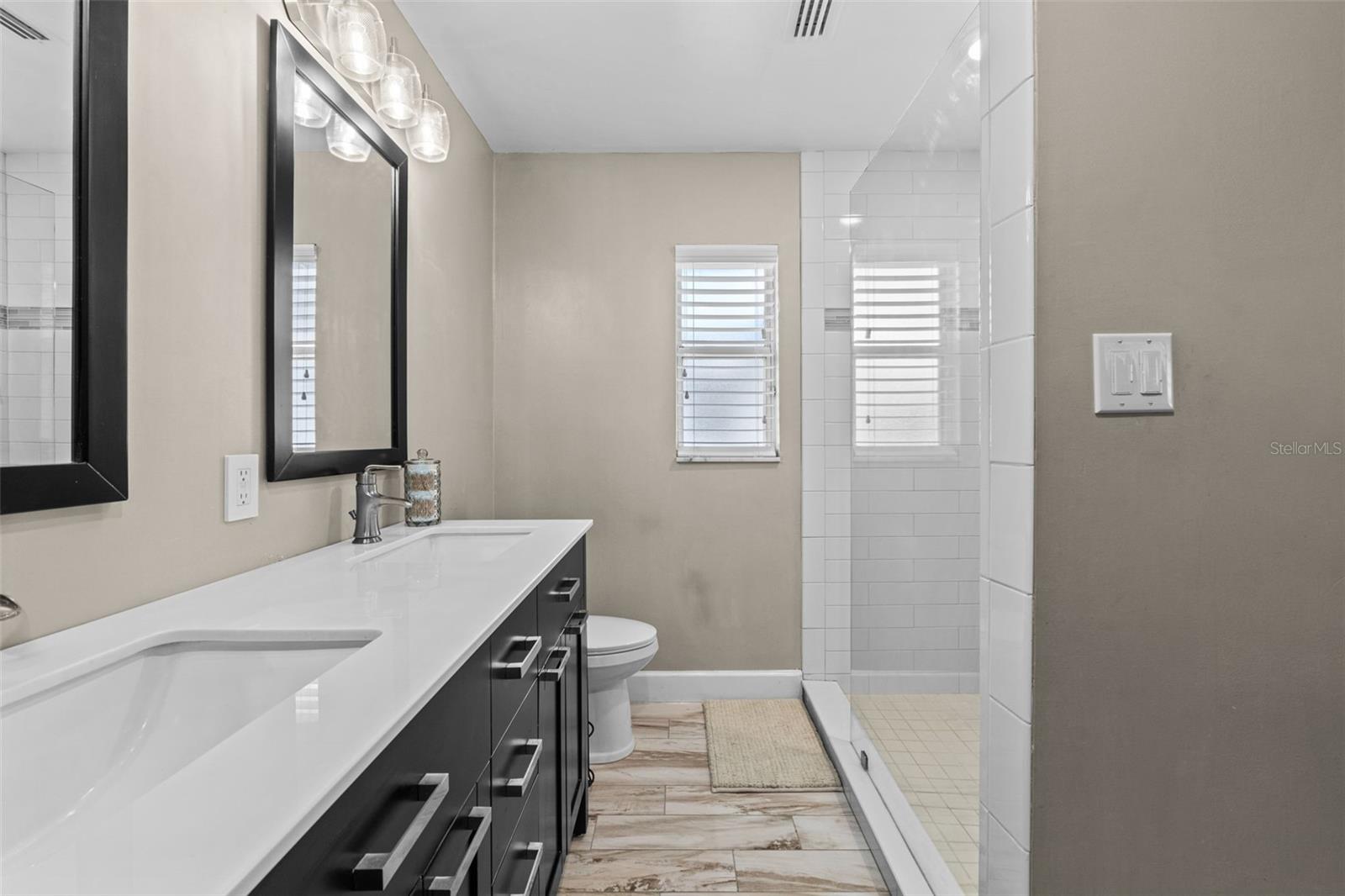 Listing photo id 36 for 605 Spring Oaks Boulevard