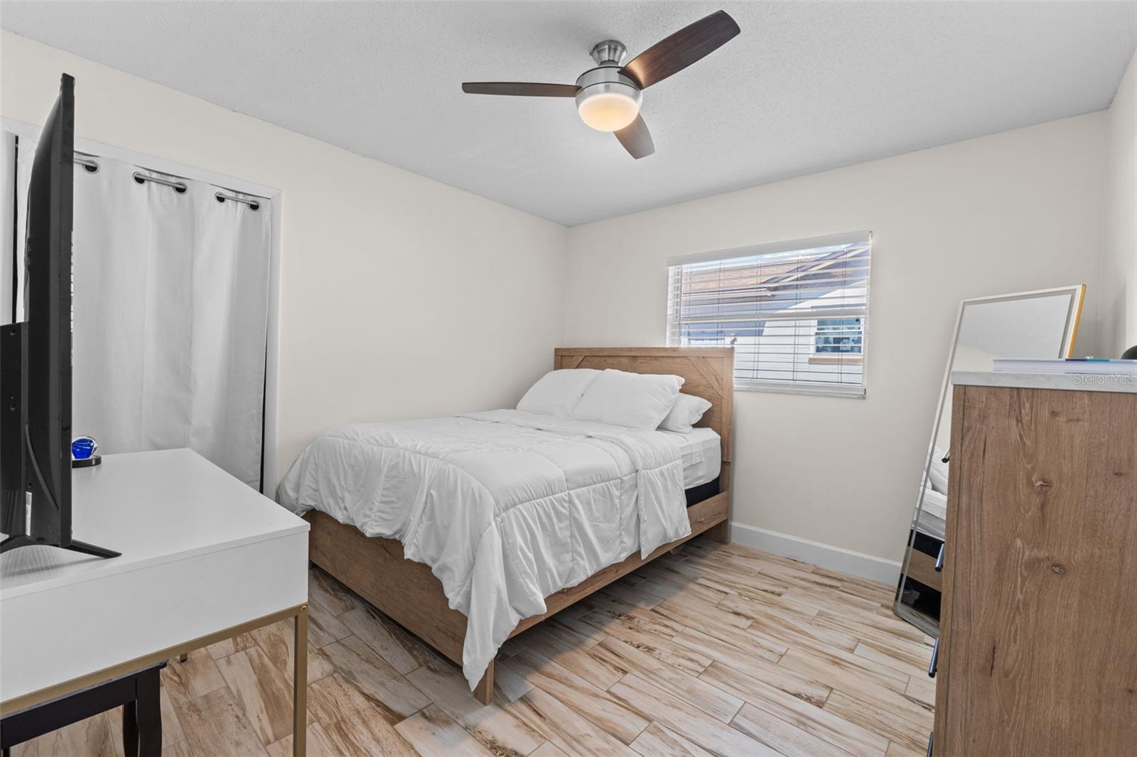 Listing photo id 38 for 605 Spring Oaks Boulevard
