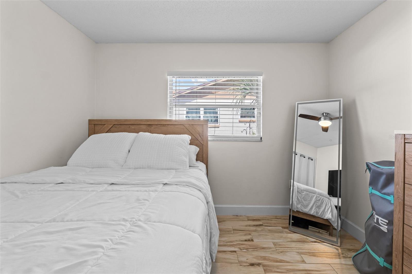 Listing photo id 39 for 605 Spring Oaks Boulevard