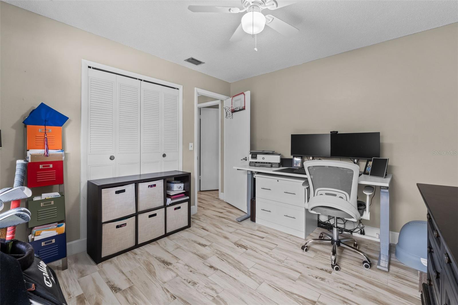 Listing photo id 44 for 605 Spring Oaks Boulevard