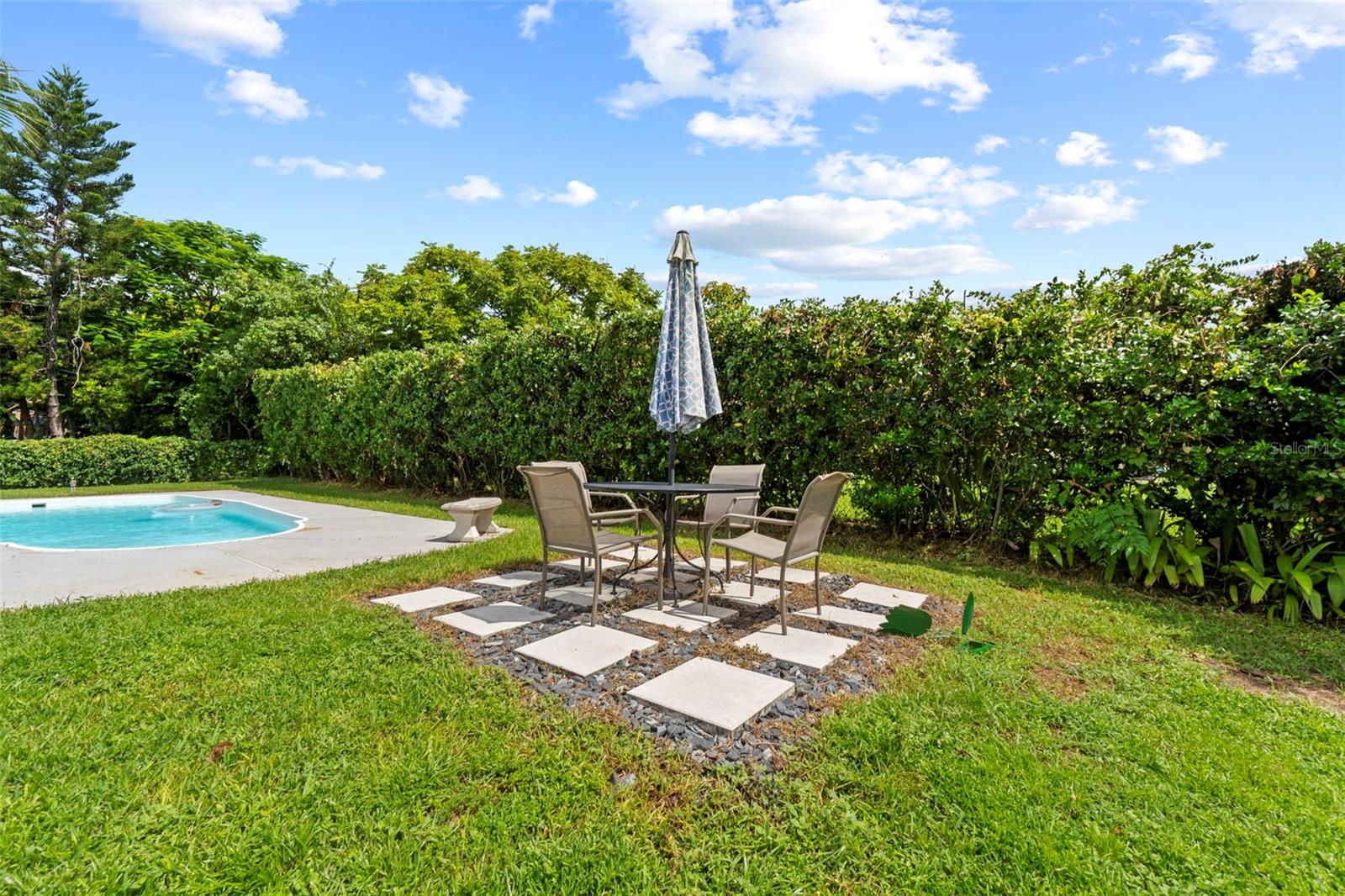 Listing photo id 61 for 605 Spring Oaks Boulevard