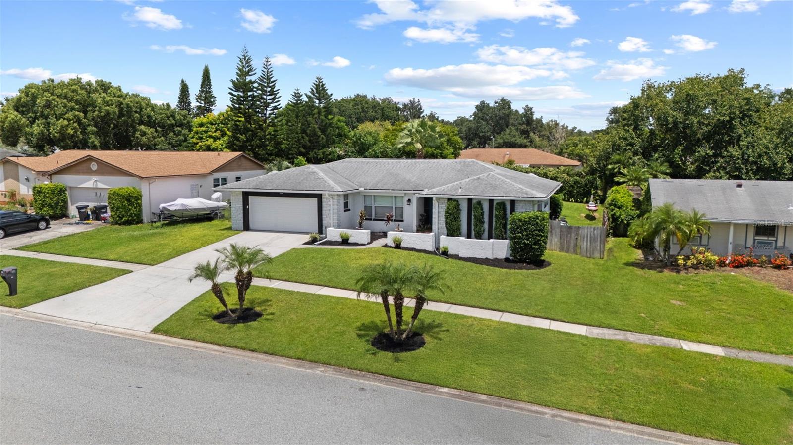 Listing photo id 5 for 605 Spring Oaks Boulevard