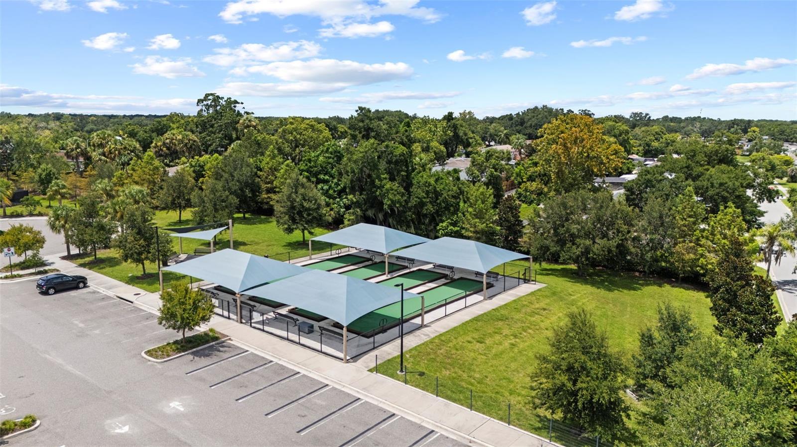 Listing photo id 74 for 605 Spring Oaks Boulevard