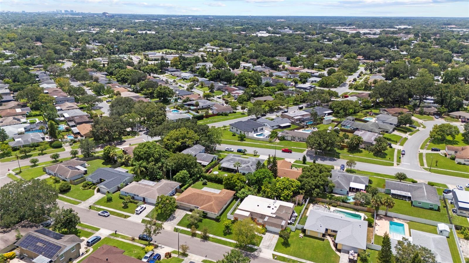 Listing photo id 77 for 605 Spring Oaks Boulevard