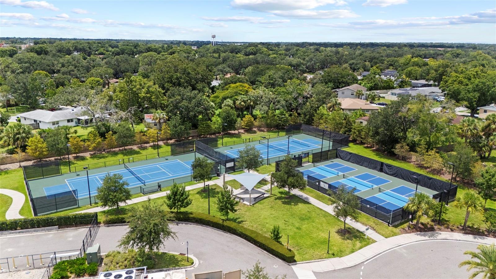 Listing photo id 79 for 605 Spring Oaks Boulevard
