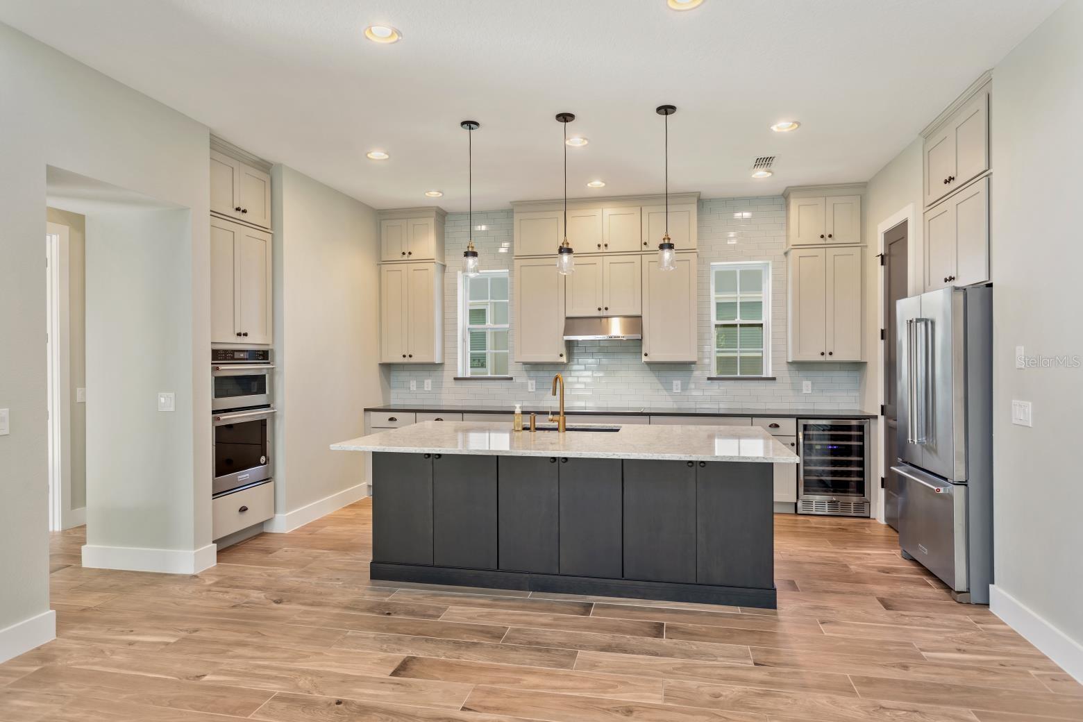 Image 7 of 43 For 8276 Modiano Street