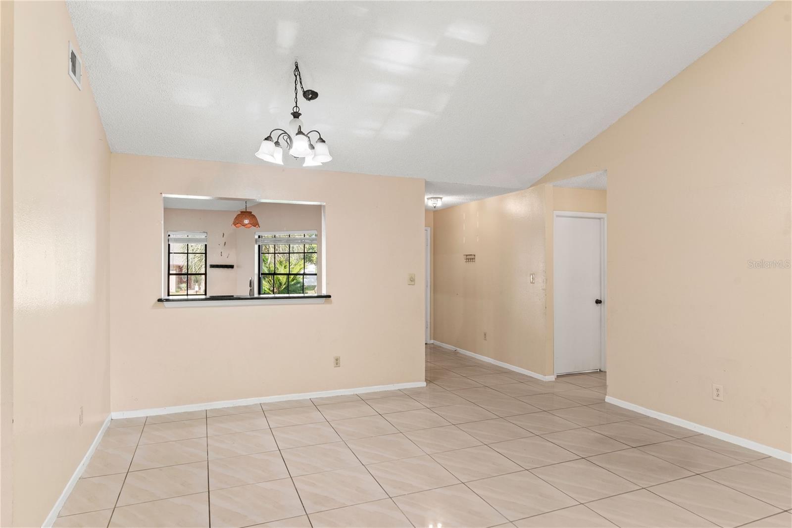 Image 12 of 39 For 1023 Mckinnon Avenue